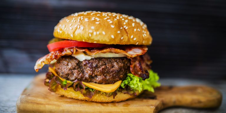 mangiare hamburger a Milano